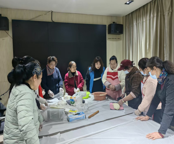 “饼承心意・乐聚康堡”车轮饼制作联谊 活动