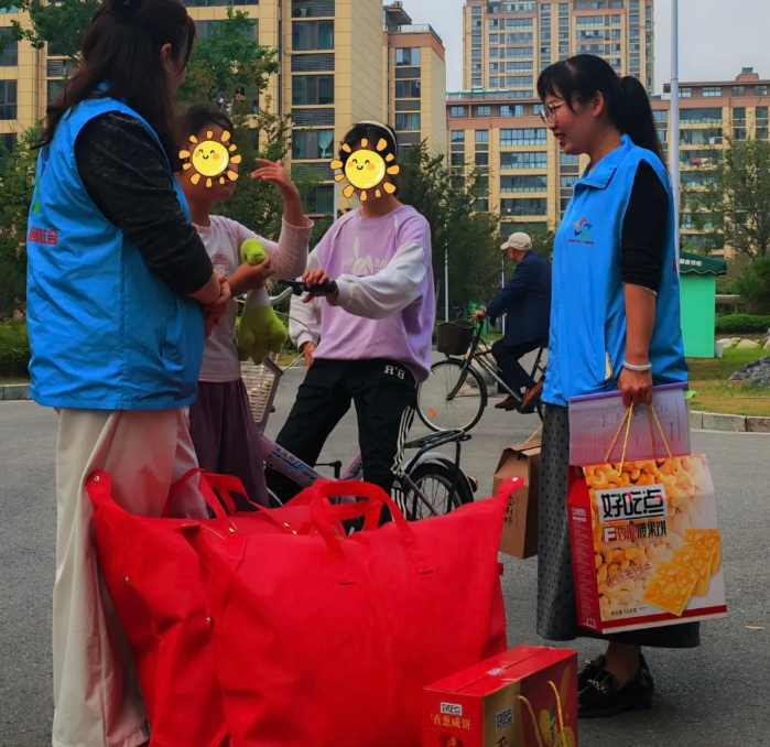 家国同庆・邻里暖居 ——康堡社区双节慰问暨微心愿活动